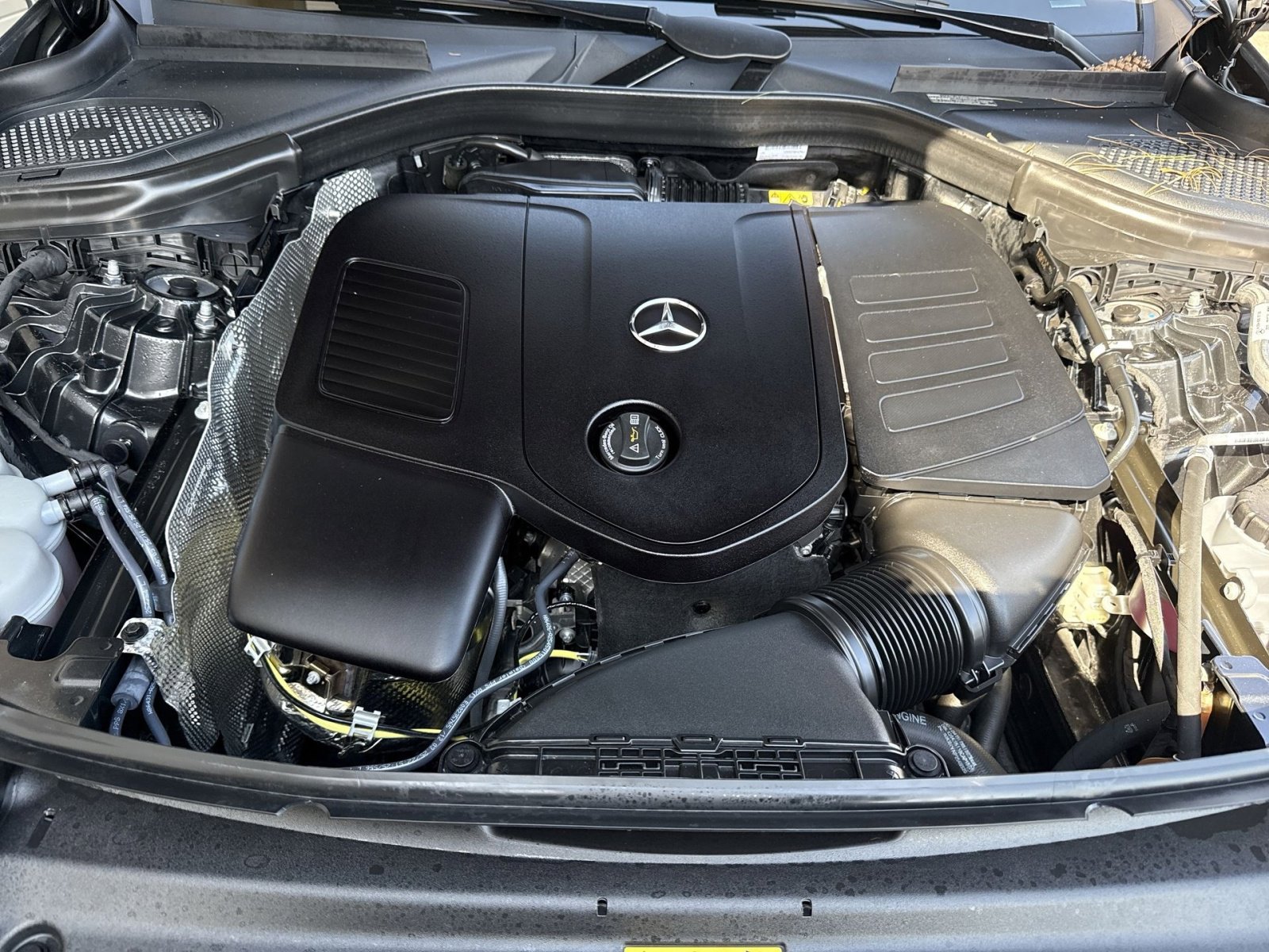 Used 2025 Mercedes-Benz GLC 300 4MATIC image 29