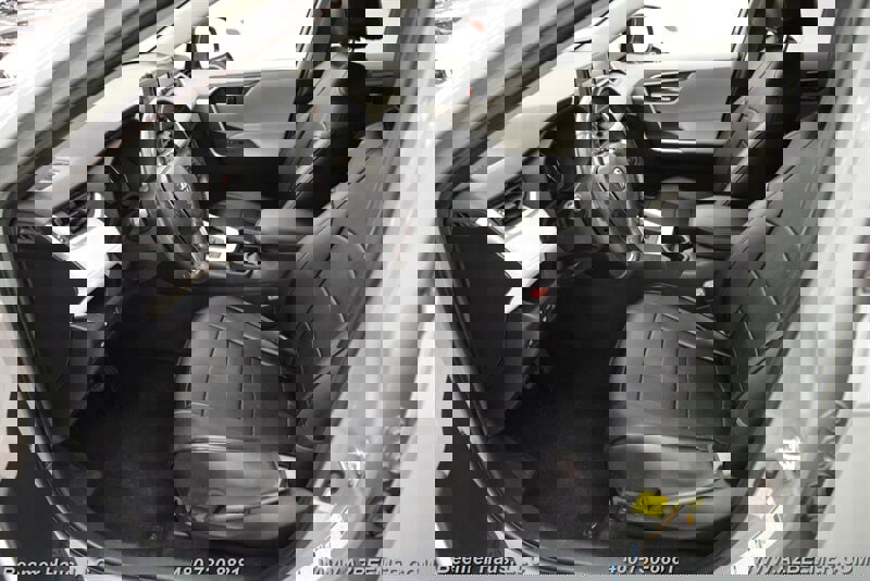 Used 2019 Toyota RAV4 XLE w/ Convenience Package image 12