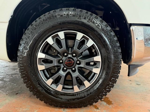 Used 2019 Nissan Titan SV image 8