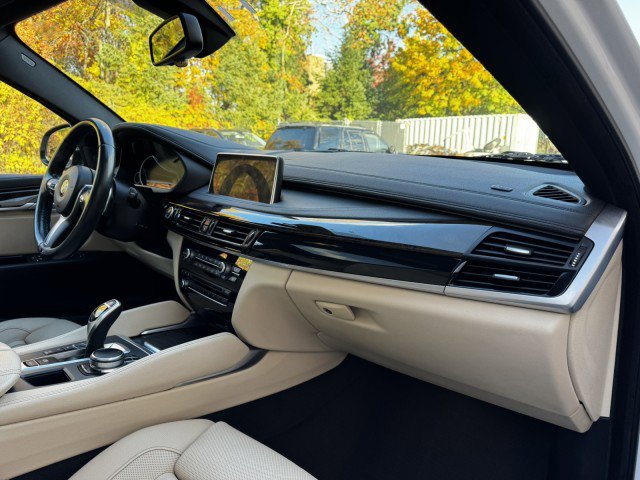 Used 2019 BMW X6 xDrive35i w/ M Sport Package image 32
