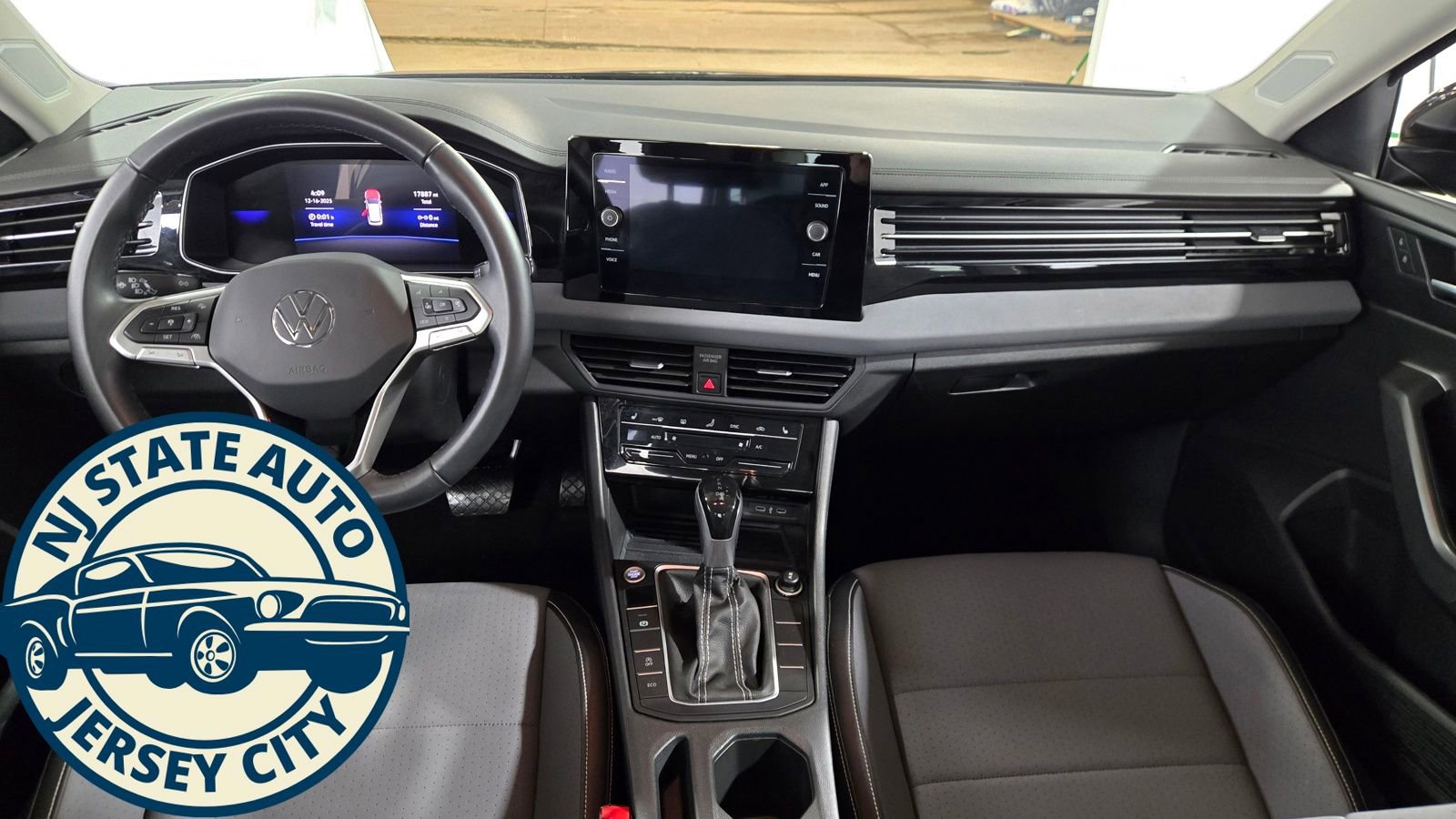 Used 2025 Volkswagen Jetta SE image 22