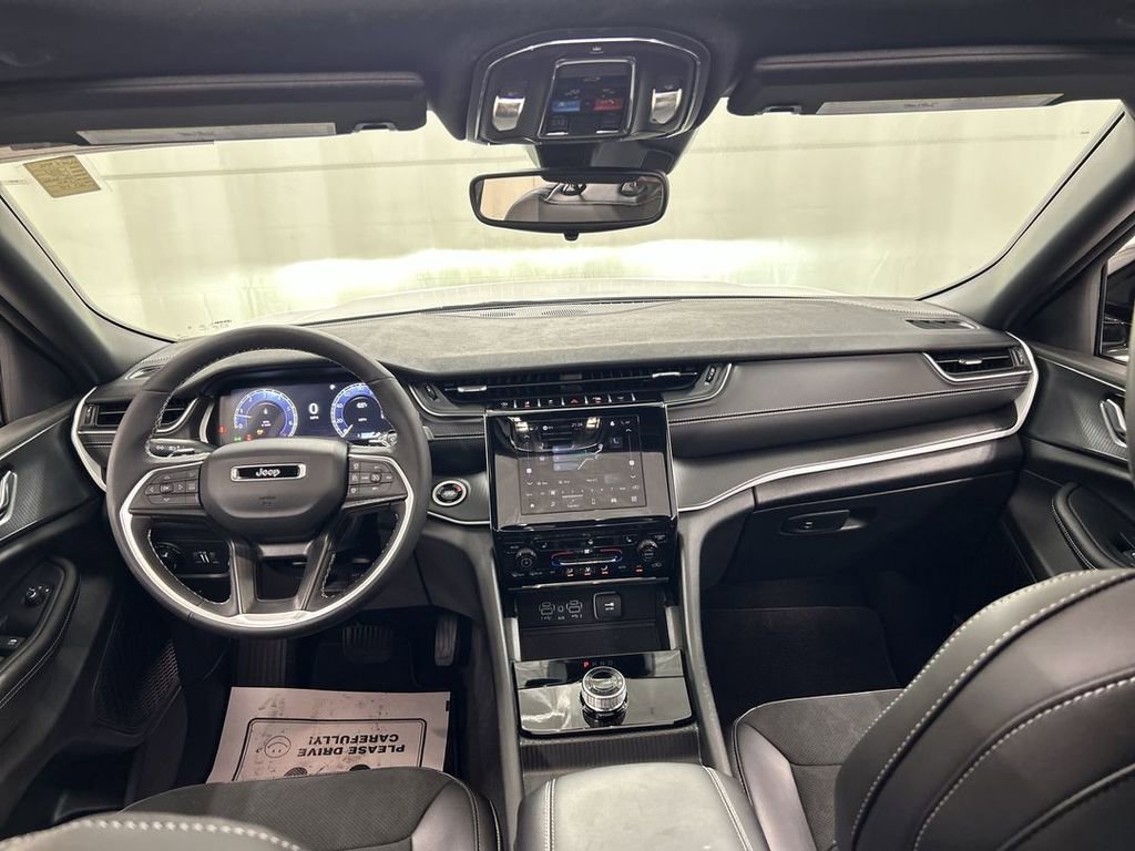 Used 2024 Jeep Grand Cherokee Altitude AWD/4WD image 18