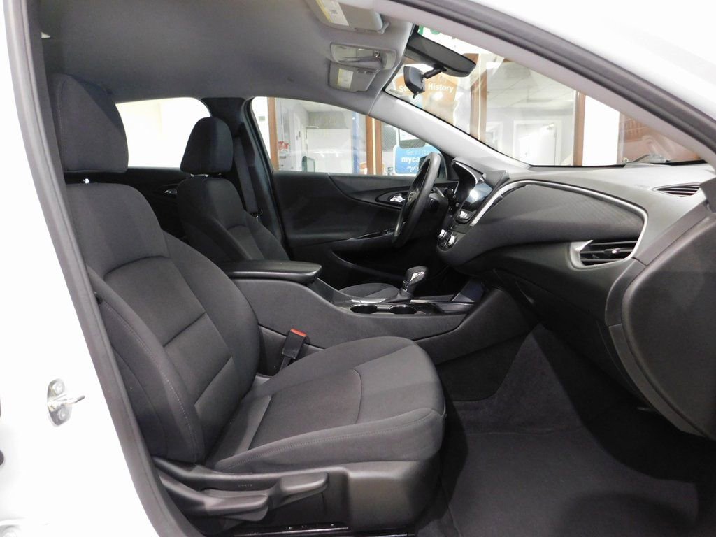 Used 2022 Chevrolet Malibu LT image 95