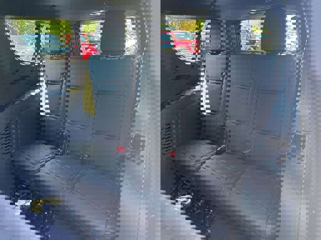 New 2025 GMC Yukon XL Denali w/ Denali Reserve Package image 12