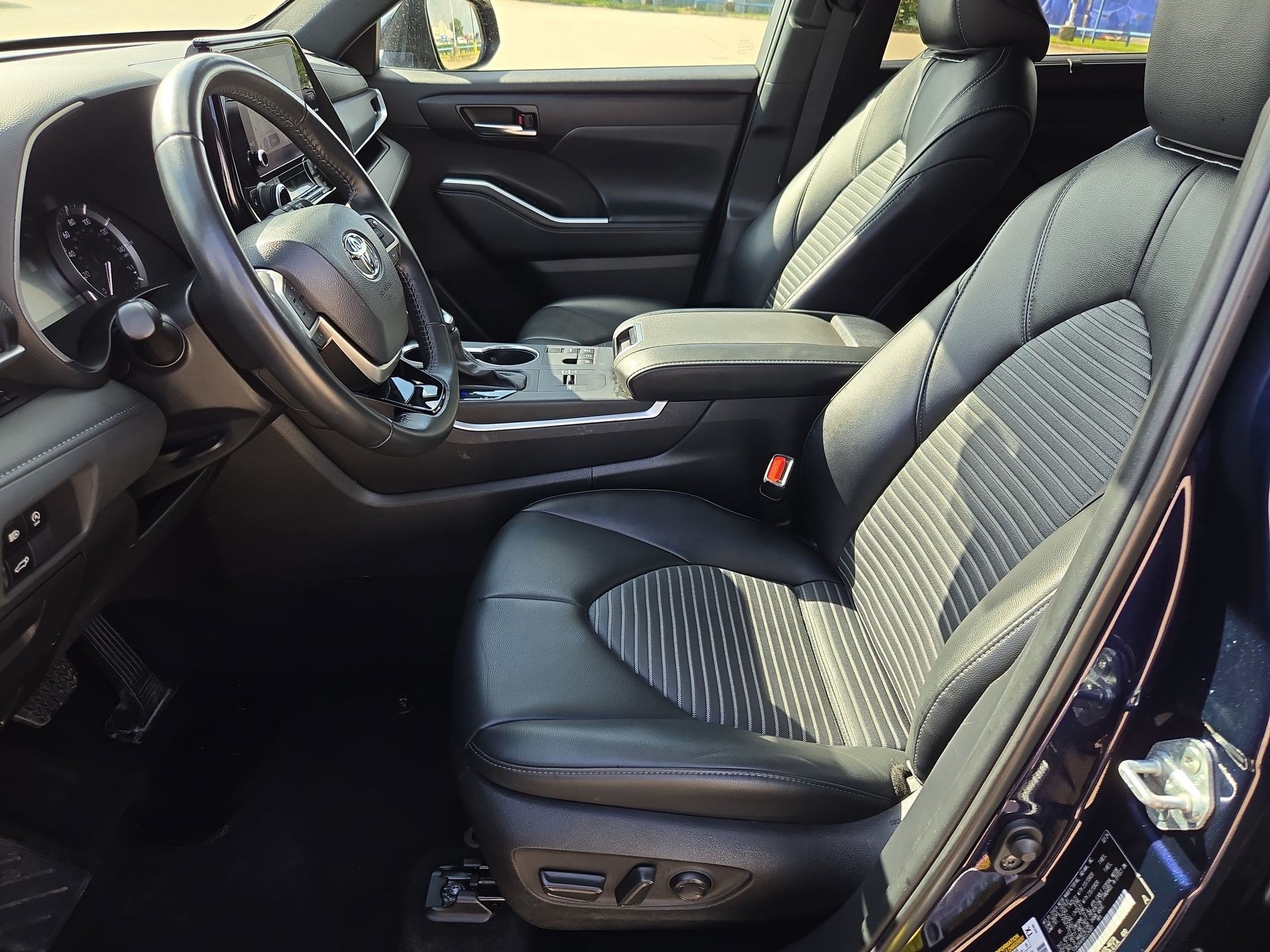 Used 2024 Toyota Highlander XSE FWD image 15