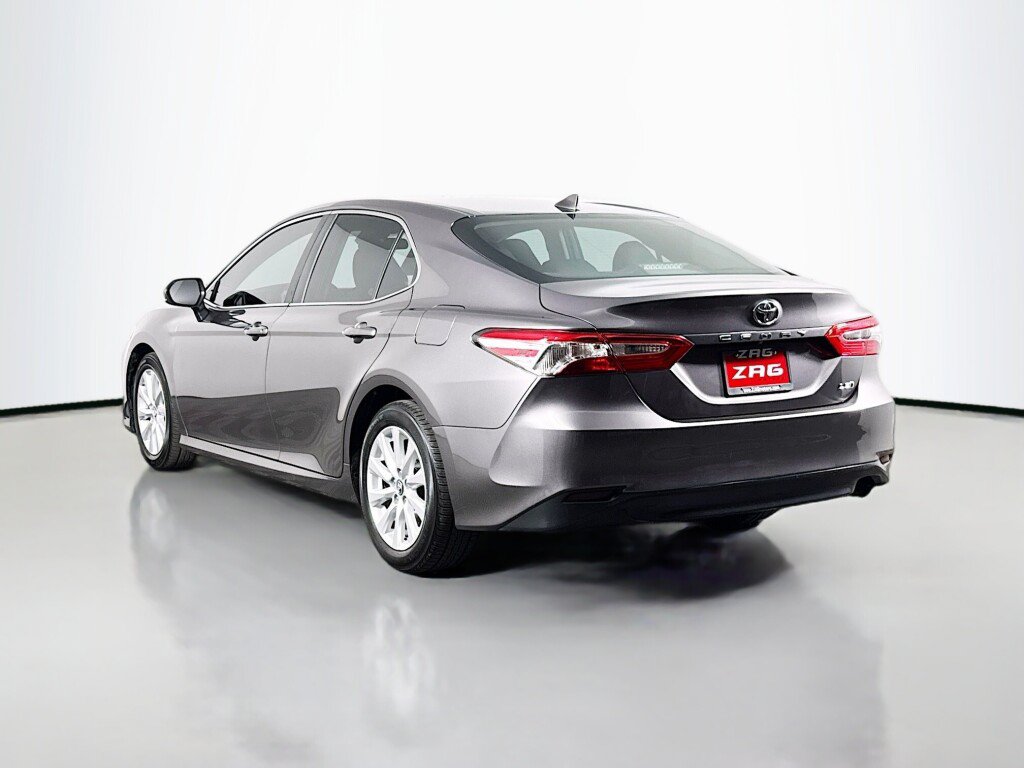 Used 2019 Toyota Camry LE FWD image 3