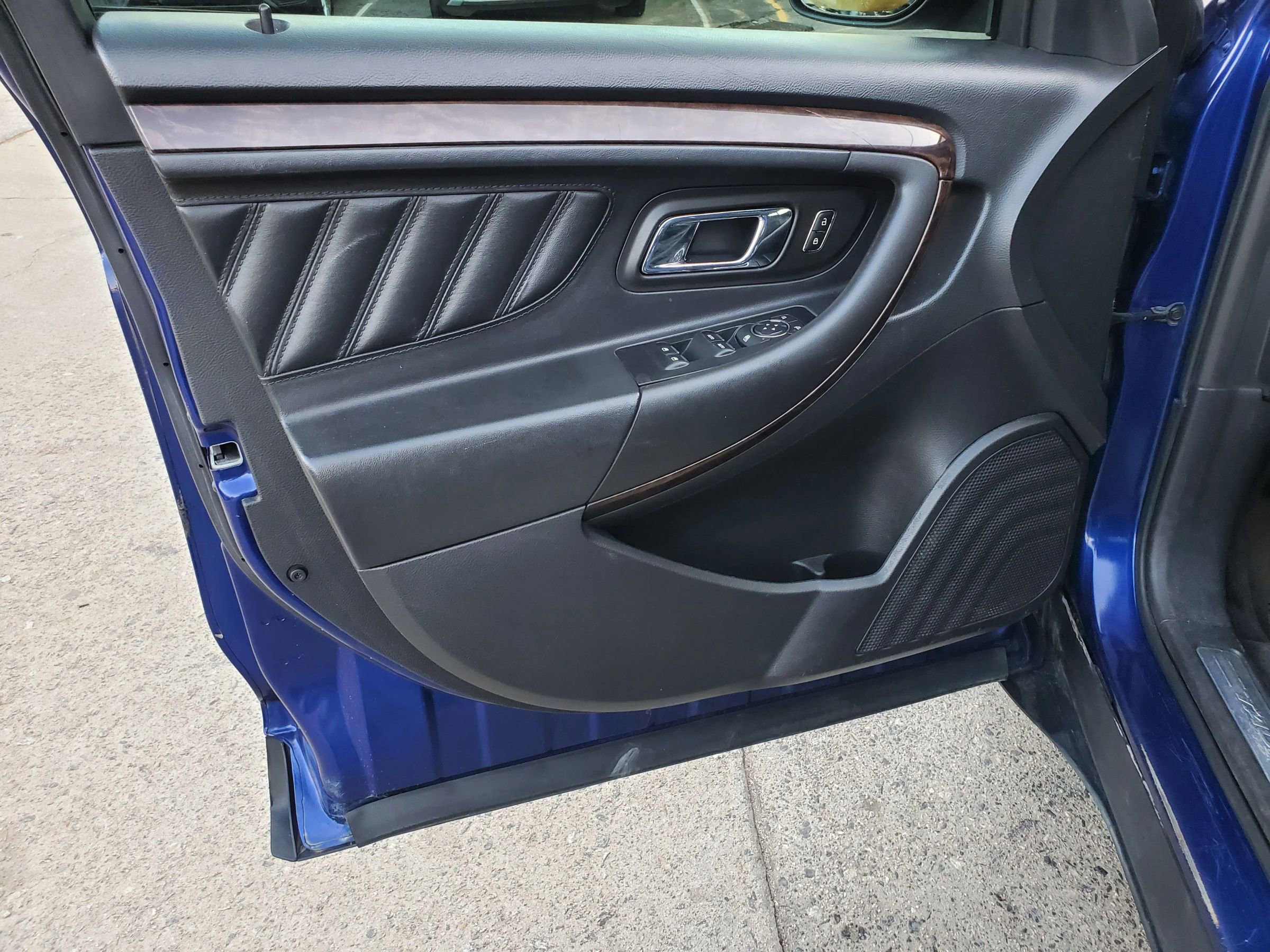 Used 2013 Ford Taurus Limited image 16