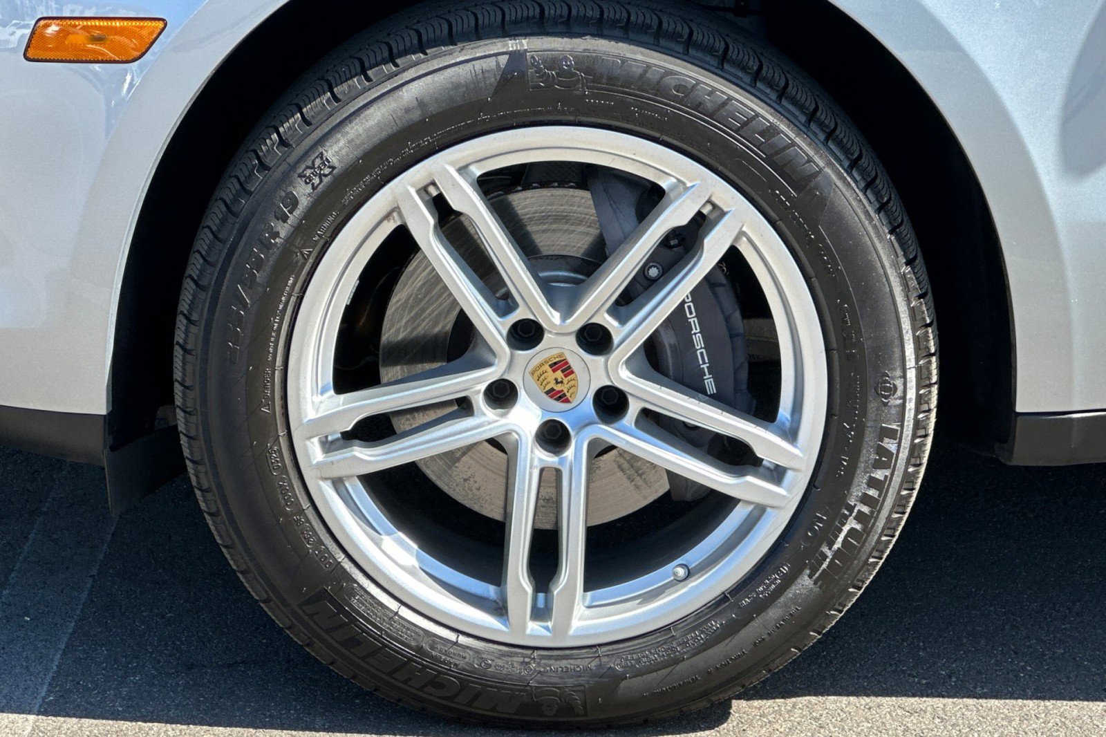 Used 2025 Porsche Macan image 27