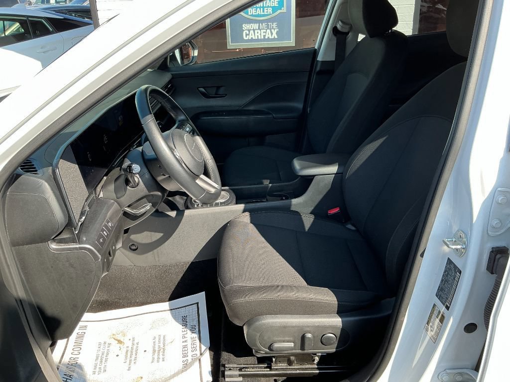 Used 2024 Hyundai Kona SEL FWD image 3