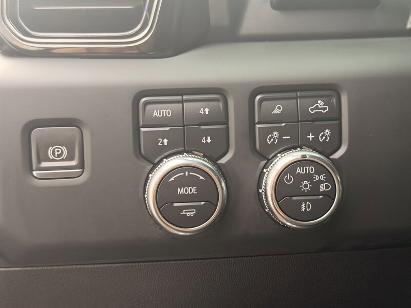 Used 2024 GMC Sierra 2500 AT4 w/ AT4 Premium Plus Package AWD/4WD image 14
