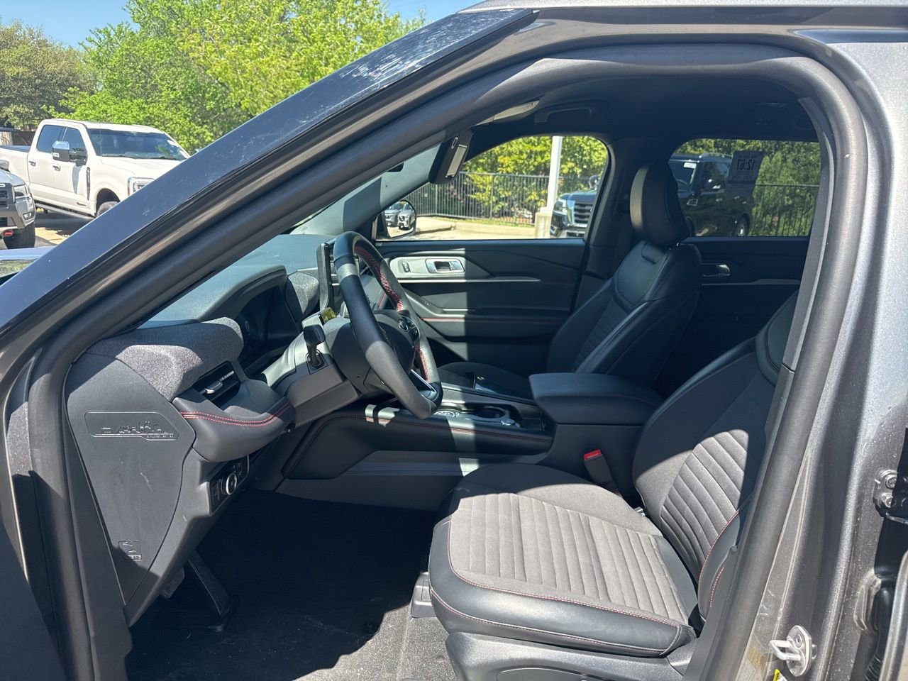 Used 2025 Ford Explorer ST-Line image 19