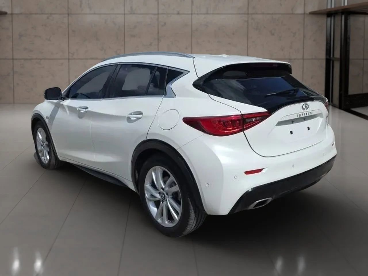 Used 2017 INFINITI QX30 Premium w/ Technology Package image 6