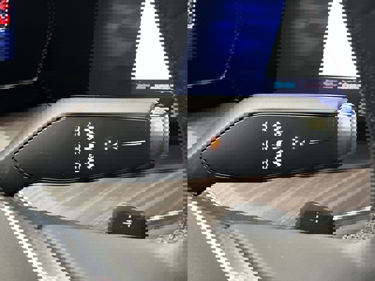 Certified 2025 Chevrolet Suburban Premier w/ Sun And Tow Package AWD/4WD image 28