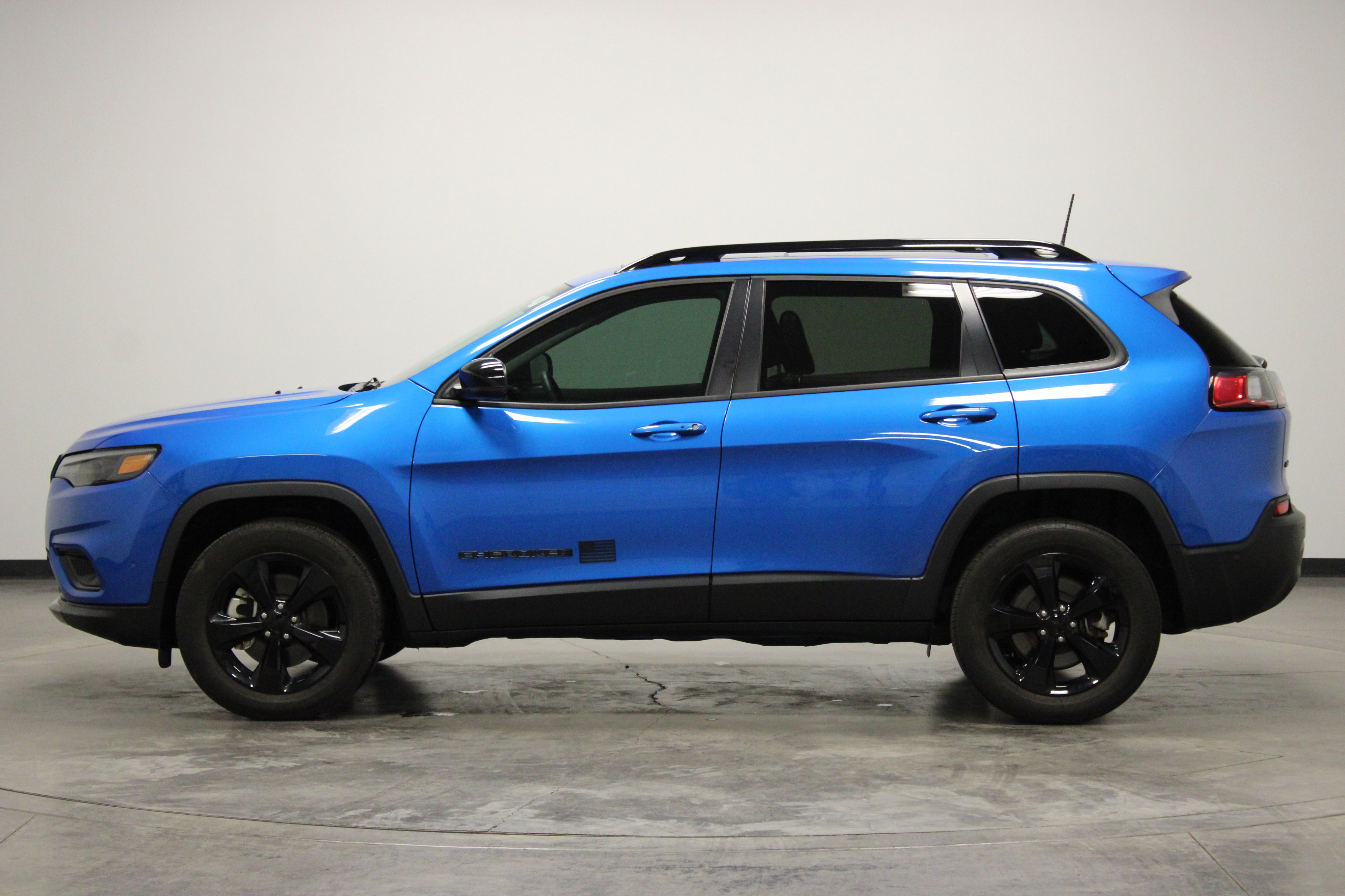 Used 2023 Jeep Cherokee Altitude Lux w/ Lux Elite Package image 5