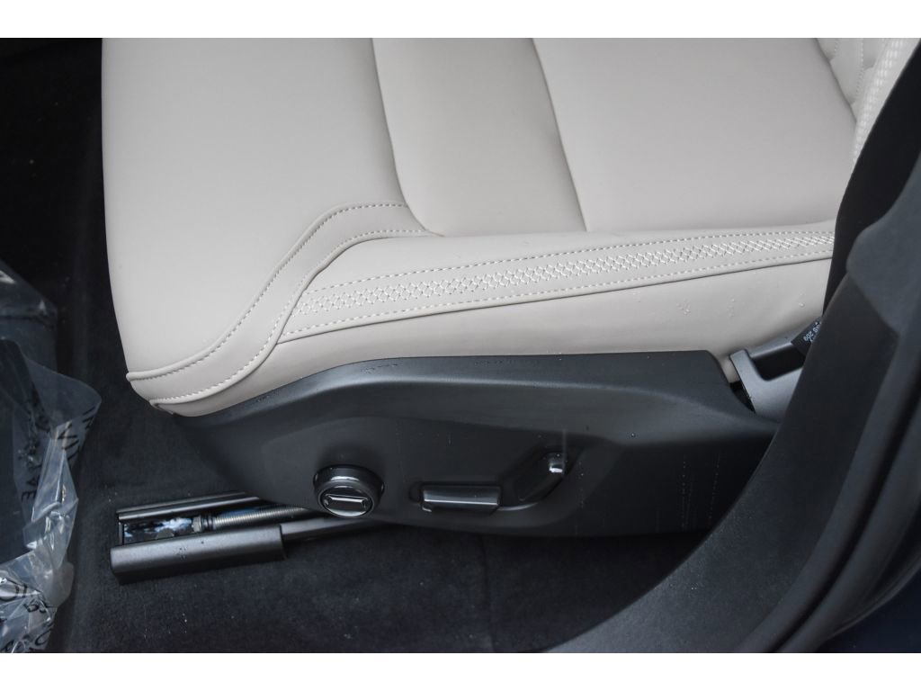 New 2026 Volvo XC90 B6 Plus w/ Protection Package Premier image 34