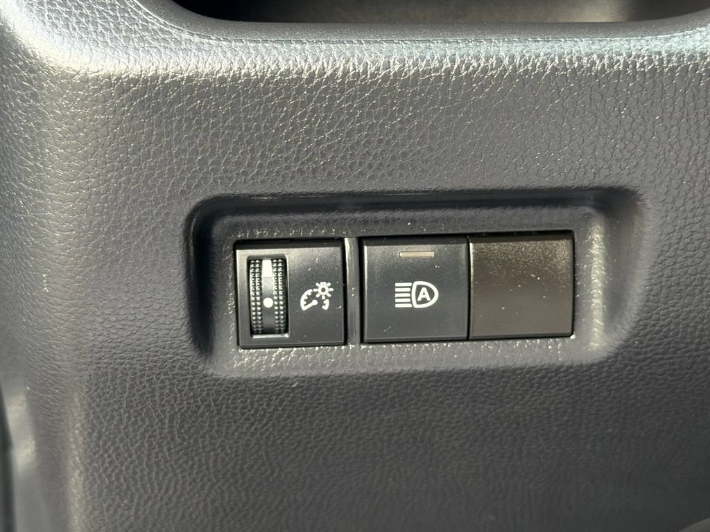 Used 2022 Toyota RAV4 LE AWD/4WD image 32