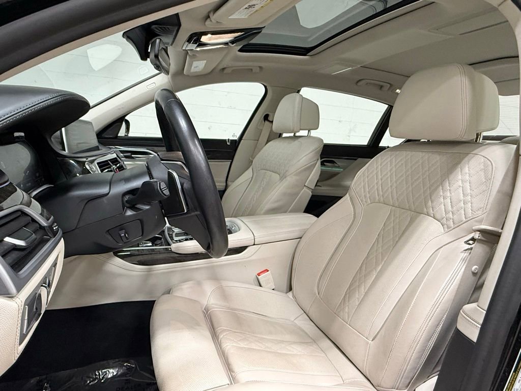 Used 2021 BMW 750i xDrive w/ Executive Package AWD/4WD image 27