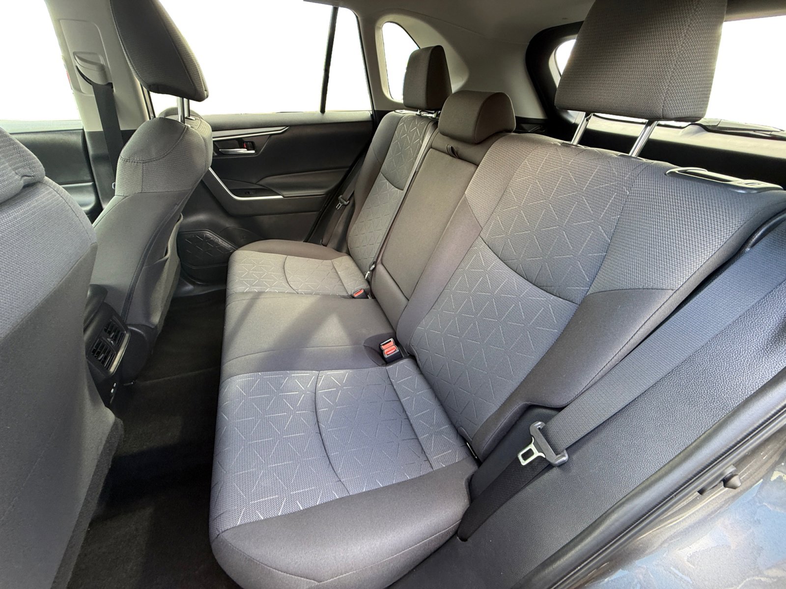 Used 2022 Toyota RAV4 XLE w/ Convenience Package image 16