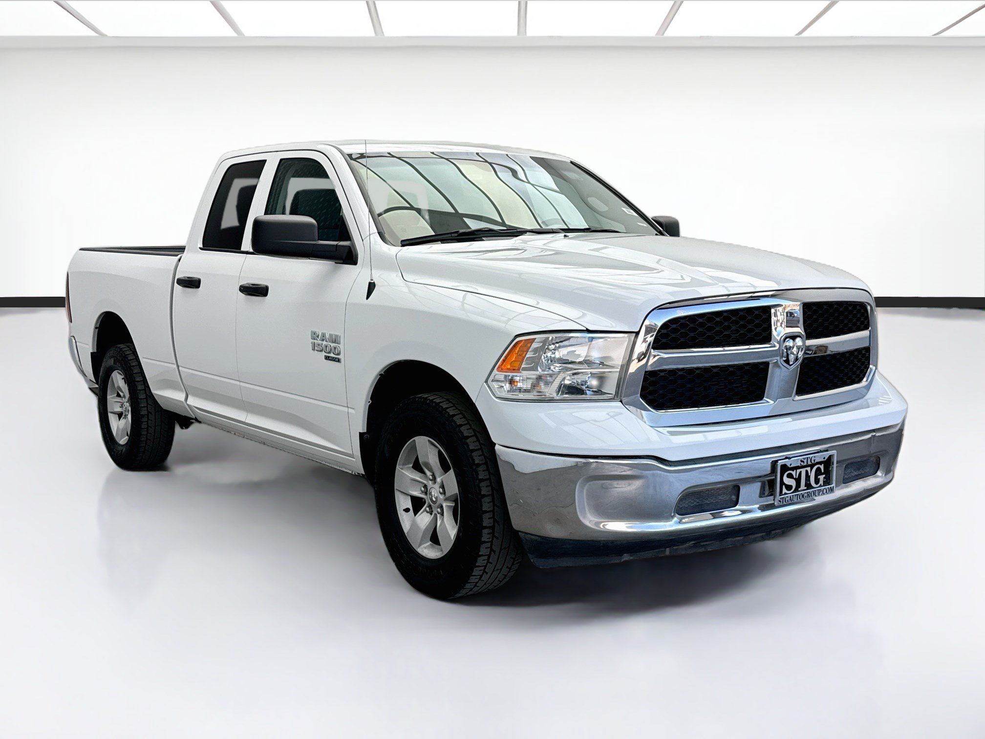 Used 2024 RAM 1500 Classic SLT AWD/4WD image 3