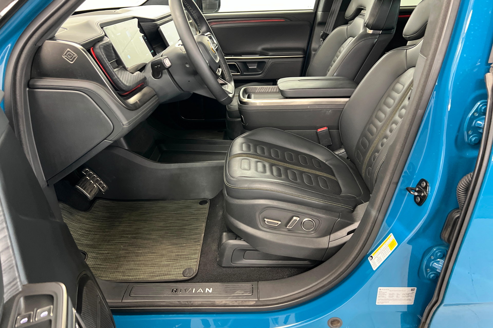 Used 2023 Rivian R1T Adventure Dual AWD/4WD image 17