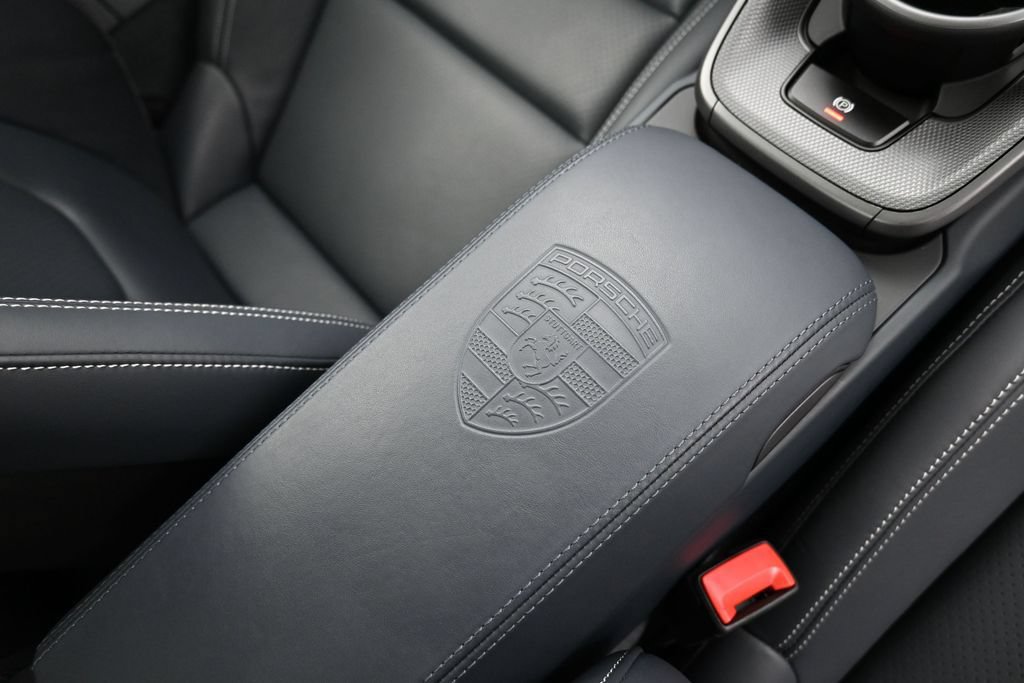 Certified 2025 Porsche 911 Carrera RWD image 25