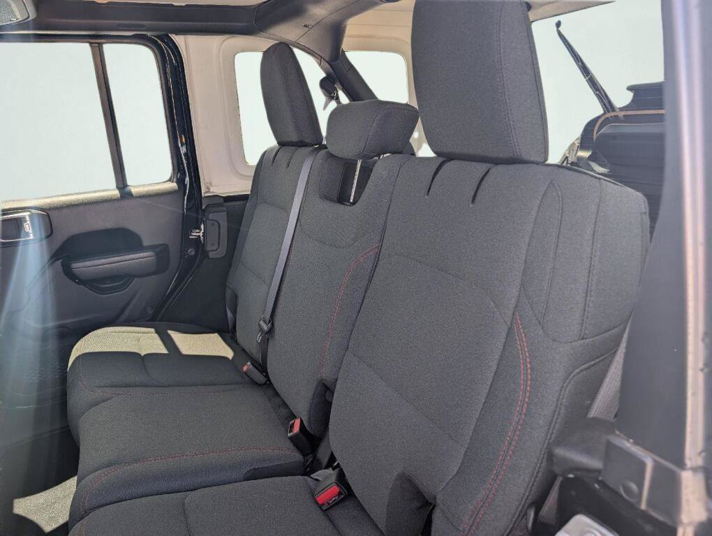 Used 2024 Jeep Wrangler Unlimited Rubicon AWD/4WD image 19