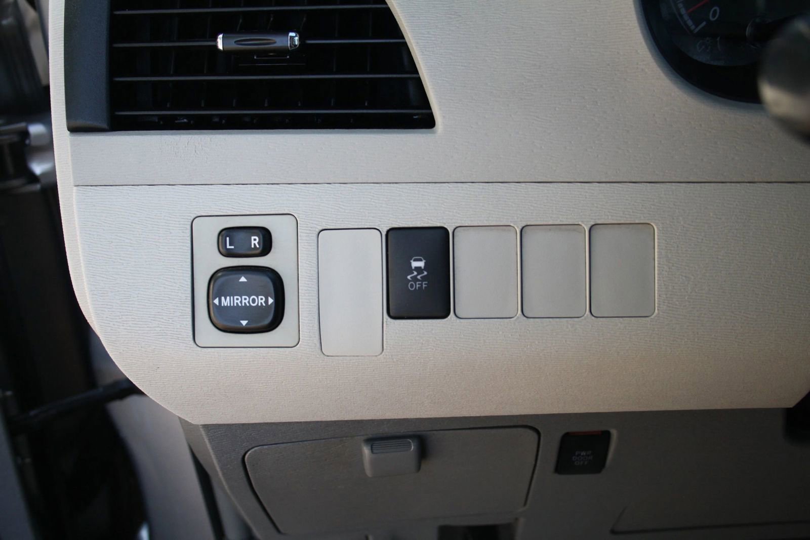Used 2014 Toyota Sienna LE FWD image 19