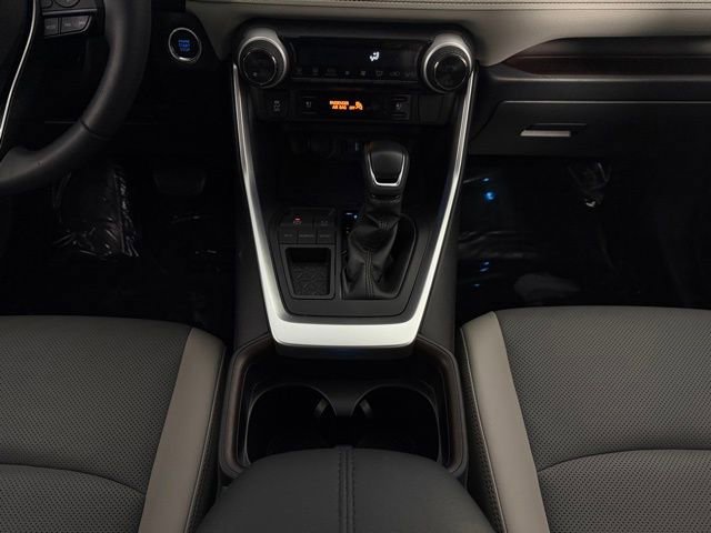 Used 2019 Toyota RAV4 Limited w/ Cold Weather Package FWD image 22