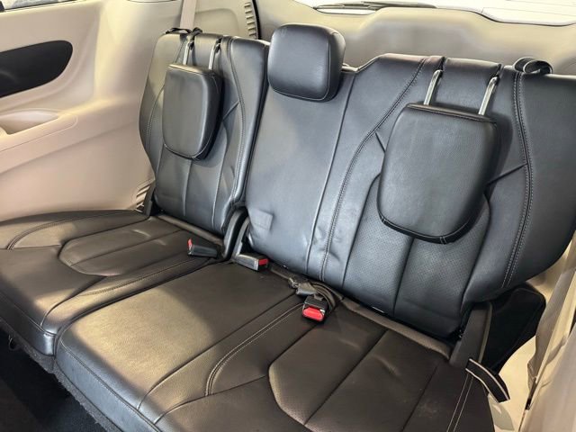 Used 2022 Chrysler Pacifica Touring-L FWD image 8