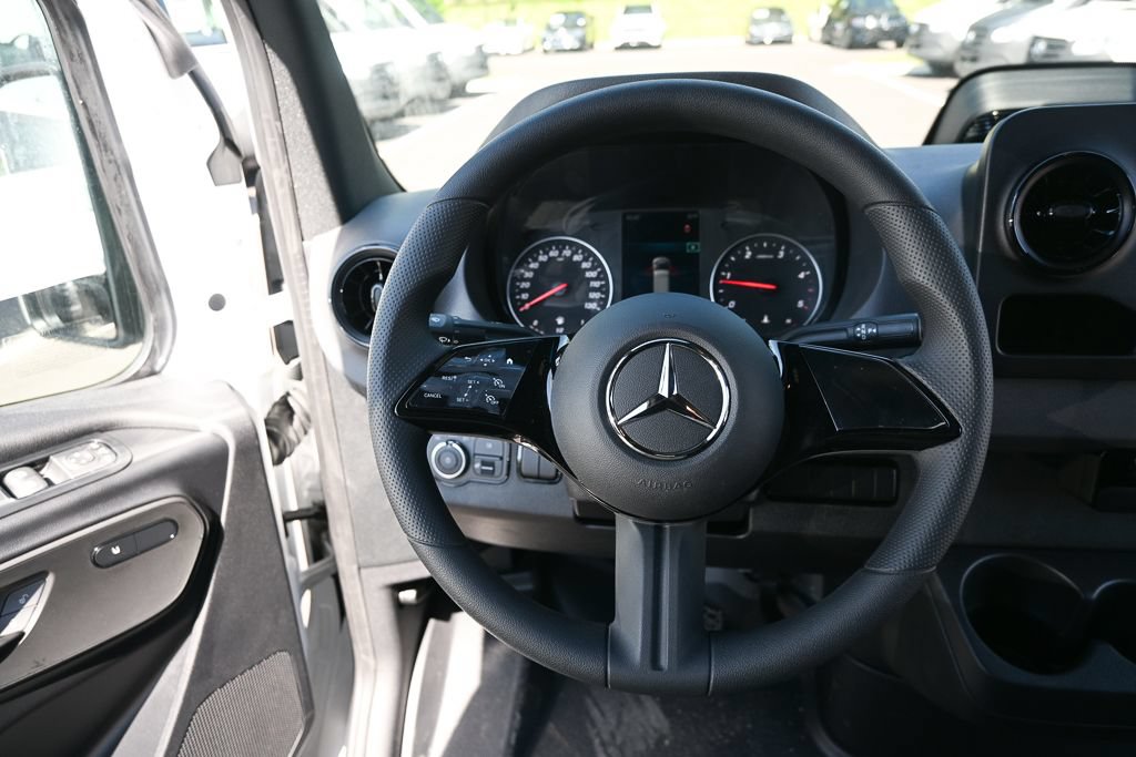Used 2025 Mercedes-Benz Sprinter 2500 image 2