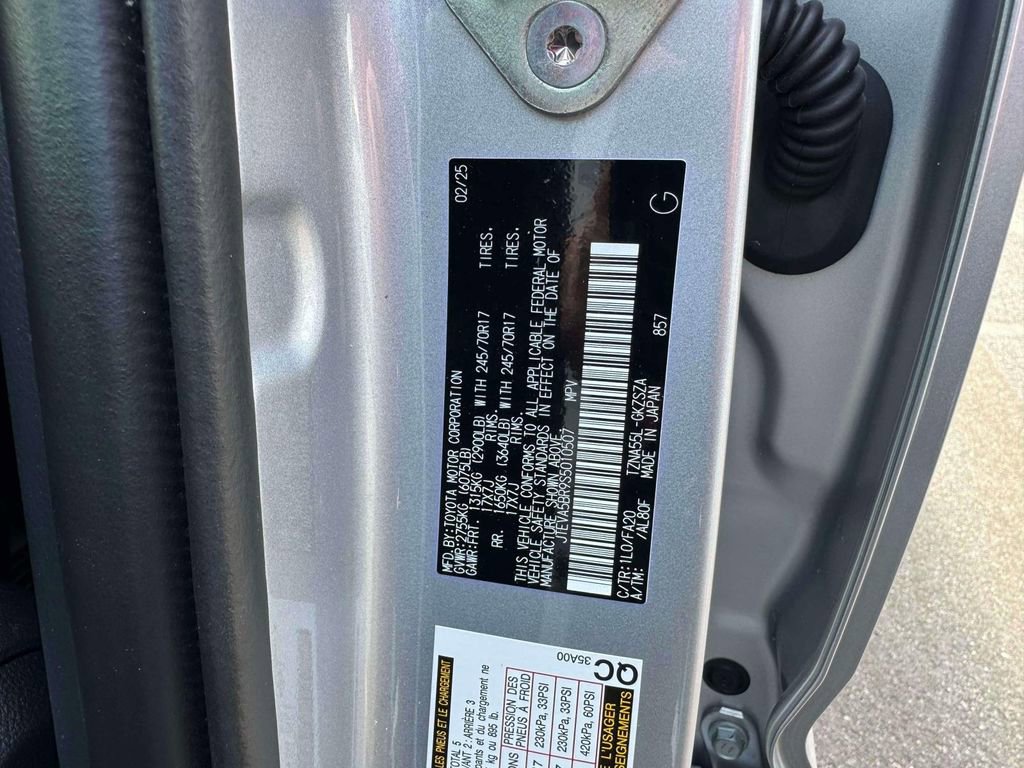 Used 2025 Toyota 4Runner SR5 AWD/4WD image 13