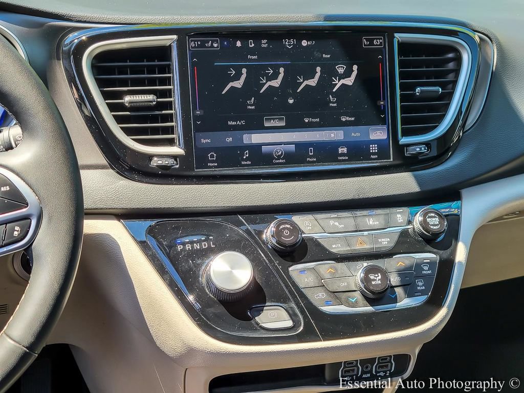 Used 2023 Chrysler Pacifica Touring-L FWD image 21