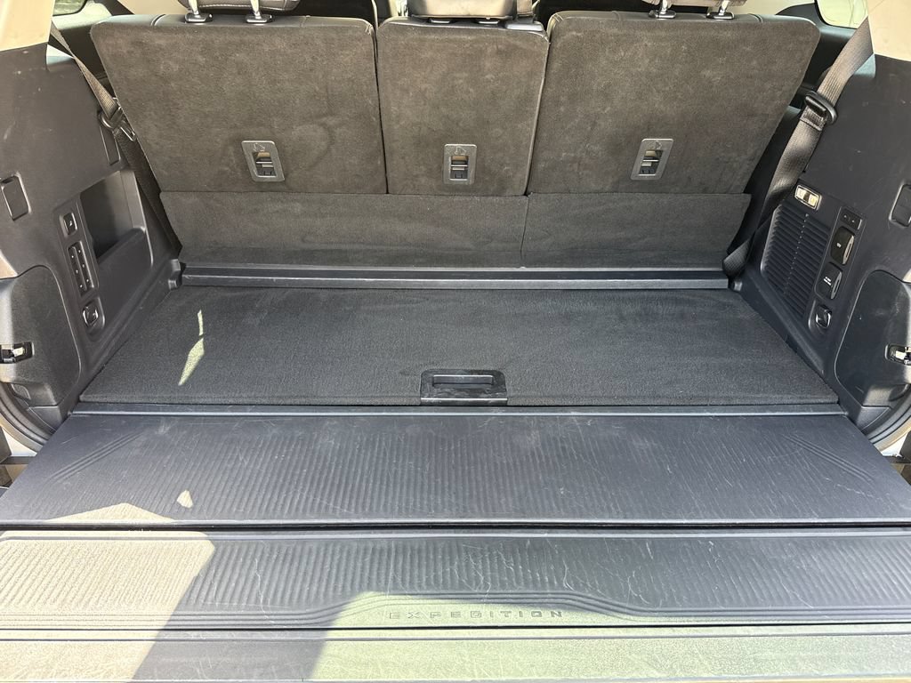 Used 2025 Ford Expedition Platinum AWD/4WD image 10