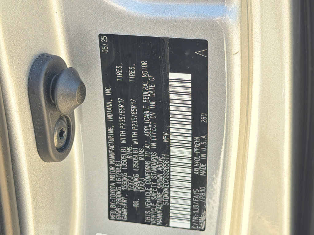 Used 2025 Toyota Sienna LE FWD image 34