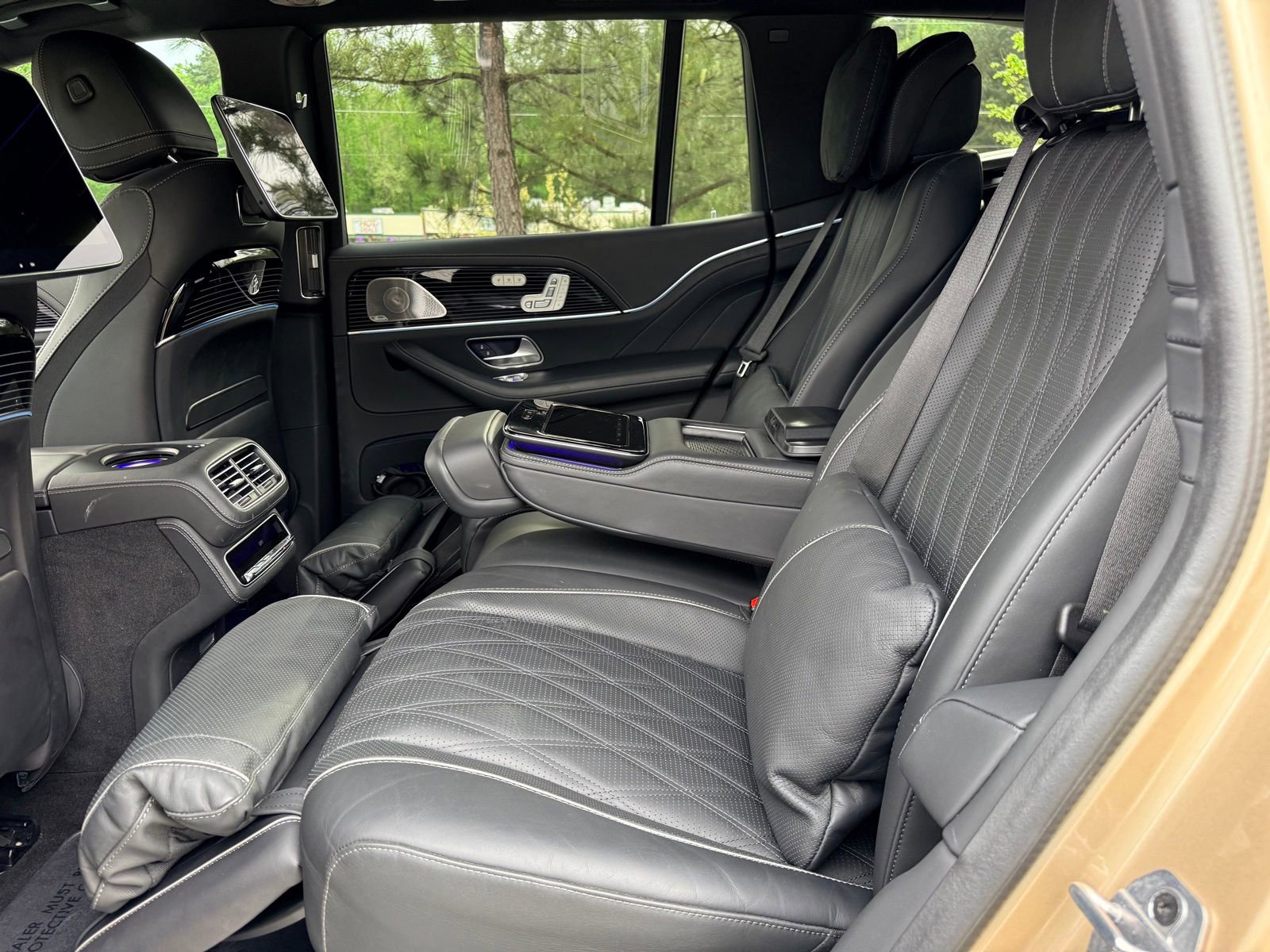 Used 2024 Mercedes-Benz Maybach GLS 600 4MATIC image 40