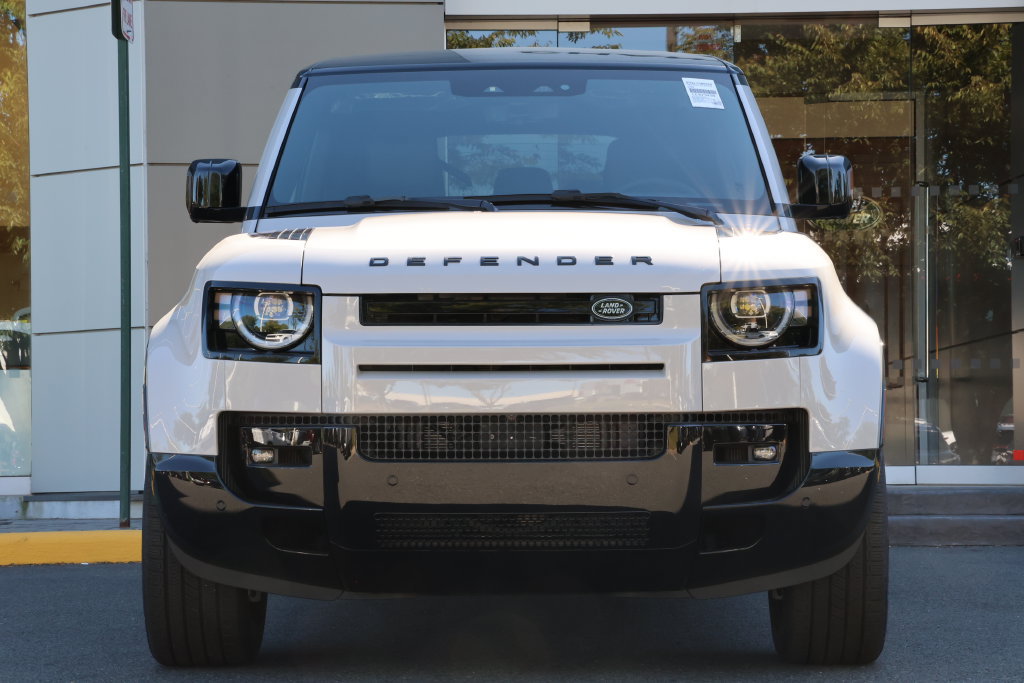 New 2026 Land Rover Defender 110 X-Dynamic SE AWD/4WD image 2