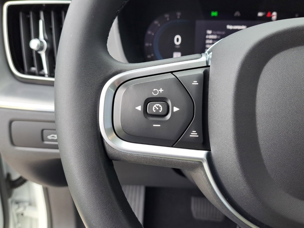 Used 2023 Volvo XC60 B5 Core w/ Protection Package Premier image 19
