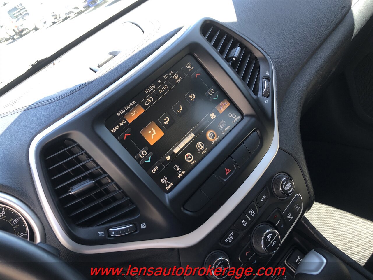 Used 2015 Jeep Cherokee Latitude w/ Comfort/Convenience Group image 13