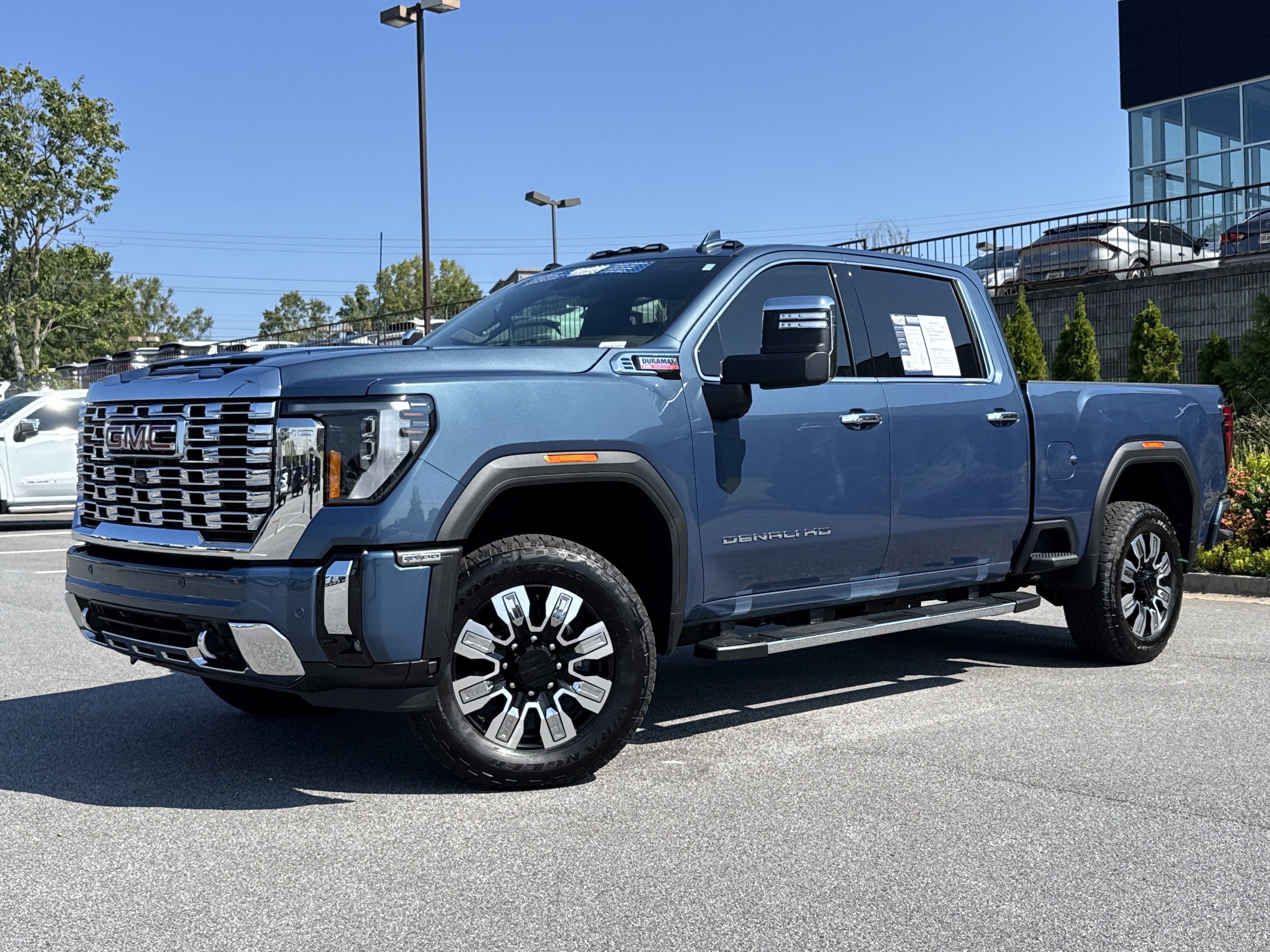 Used 2025 GMC Sierra 2500 Denali w/ Denali Reserve Package AWD/4WD image 5