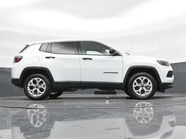 Used 2025 Jeep Compass Sport image 39