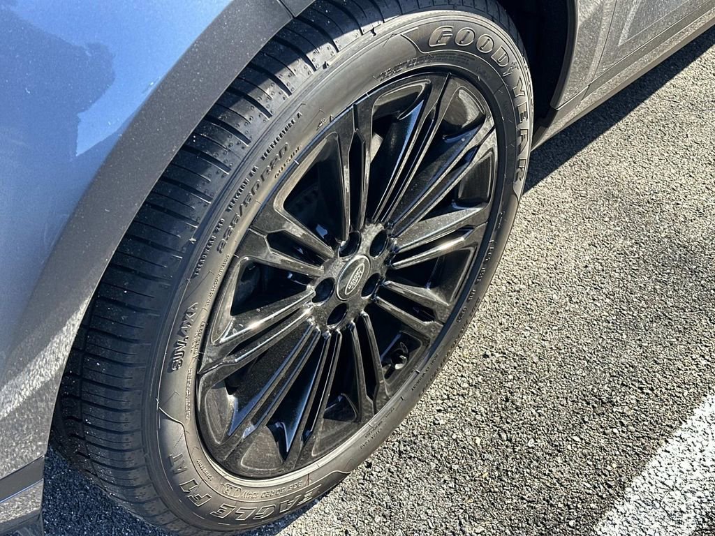 Used 2025 Land Rover Range Rover Evoque S image 2