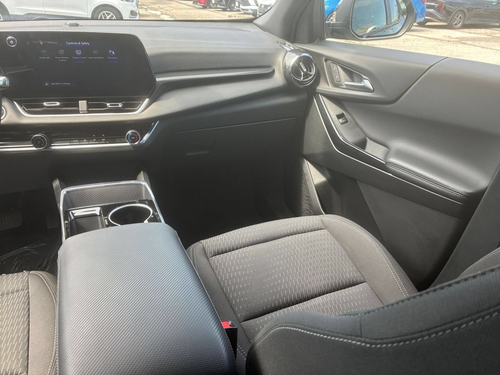 Used 2025 Chevrolet Equinox LT FWD image 30