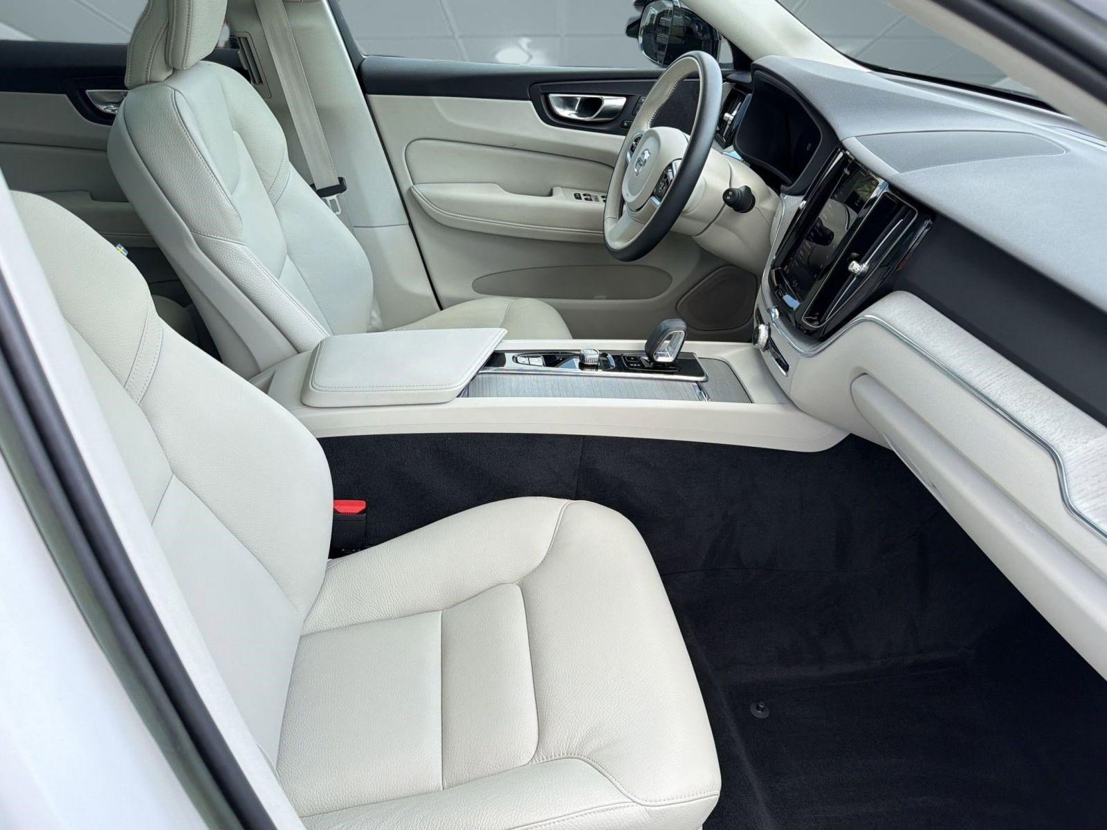 Certified 2023 Volvo XC60 B5 Plus w/ Protection Package Premier FWD image 30