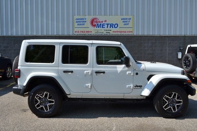 Used 2025 Jeep Wrangler Unlimited Sahara AWD/4WD image 9