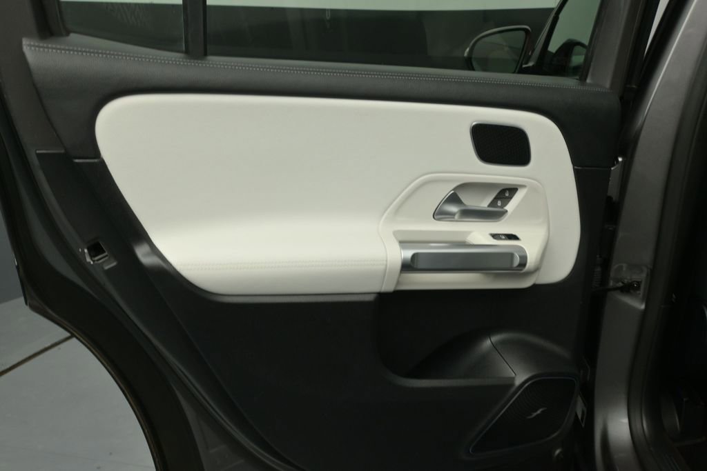Used 2021 Mercedes-Benz GLB 250 4MATIC image 19