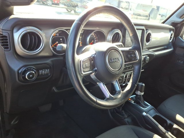 Used 2018 Jeep Wrangler Unlimited Sahara AWD/4WD image 8