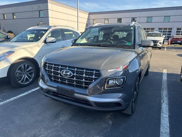 Used 2023 Hyundai Venue SEL w/ Cargo Package image 4