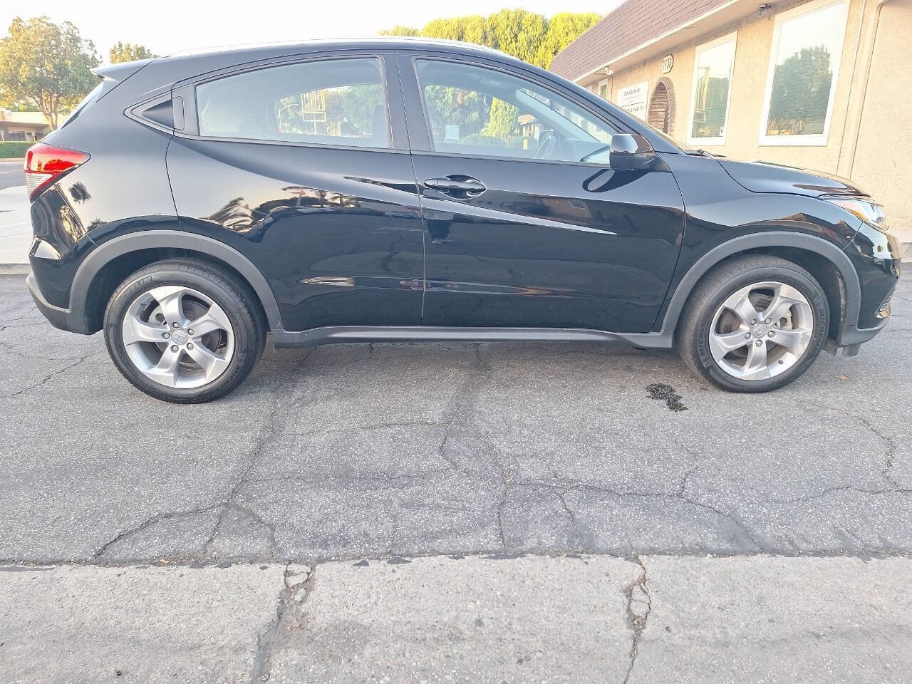Used 2022 Honda HR-V LX image 10