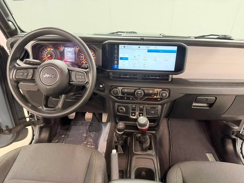 Used 2025 Jeep Wrangler Sport AWD/4WD image 40