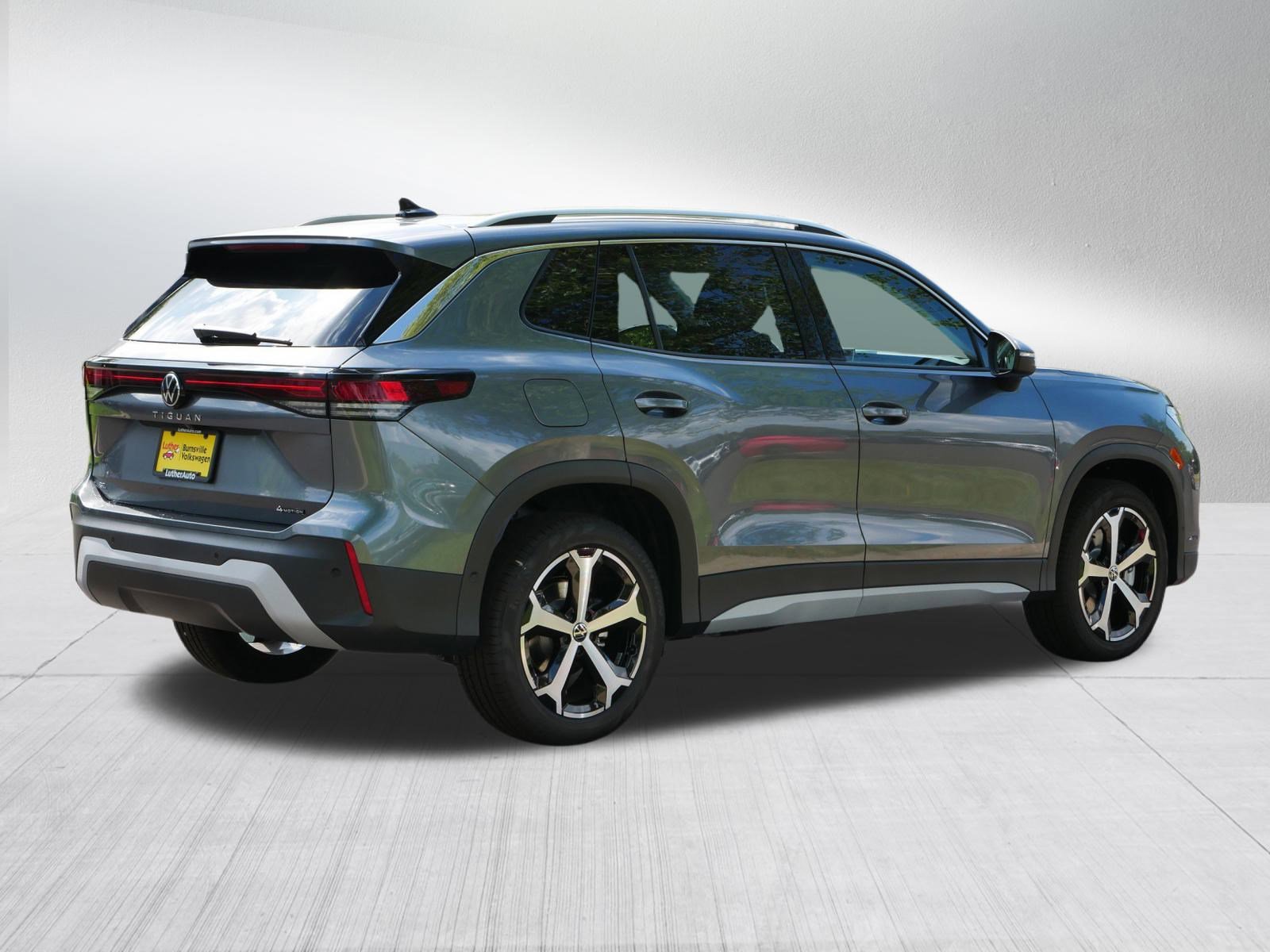 New 2025 Volkswagen Tiguan SE image 4